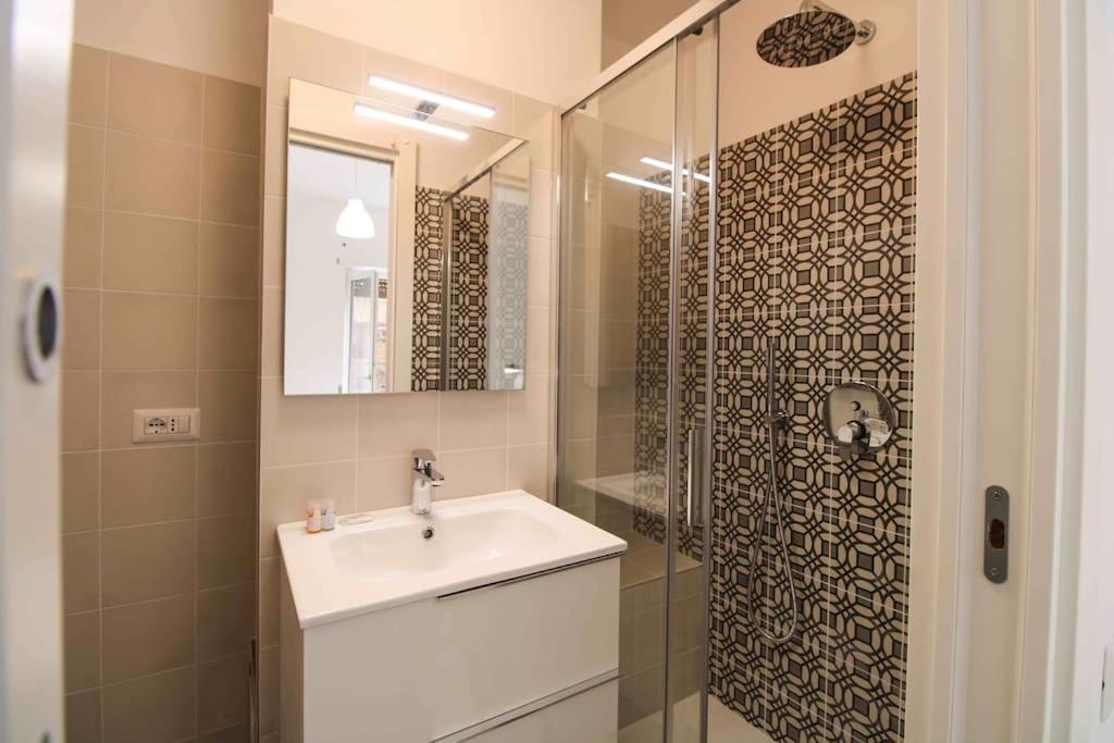 Delicious 2 Bed Room Apartment And Garden By Yh Rome Luaran gambar